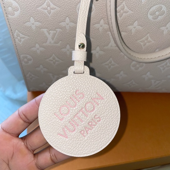 Louis Vuitton OntheGo MM - Picture 10 of 11